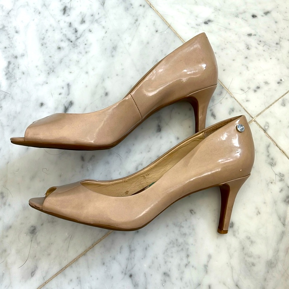 Tan patent leather Calvin Klein heels